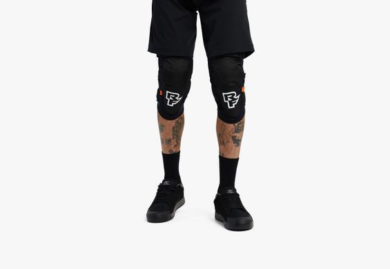 Захист коліна RACEFACE Ambush Knee Stealth
