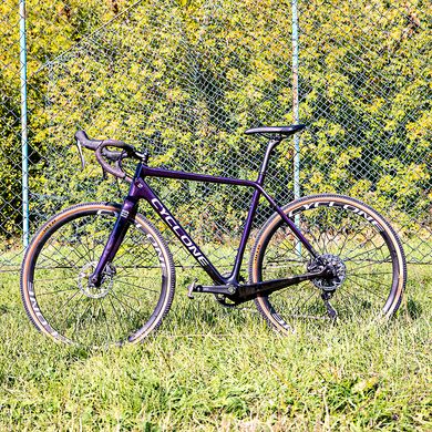 Велосипед Cyclone 700c-CGX-carbon 54cm чорний/фіол